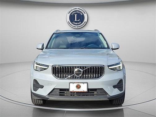 2025 Volvo XC40 Core