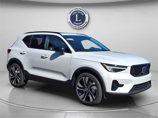 2026 Volvo XC40 B5 Plus
