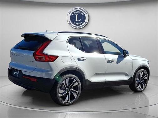 2026 Volvo XC40 B5 Plus