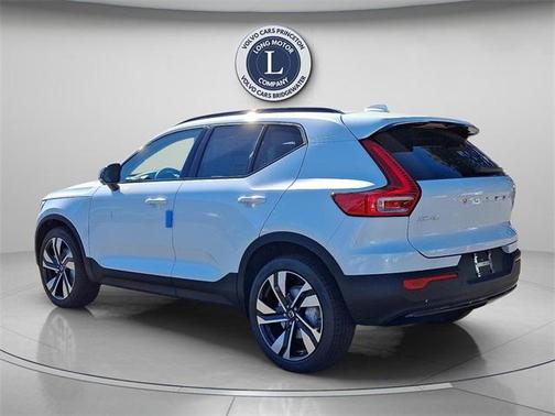 2026 Volvo XC40 B5 Plus