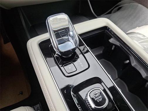 2025 Volvo XC90 B6 Ultra