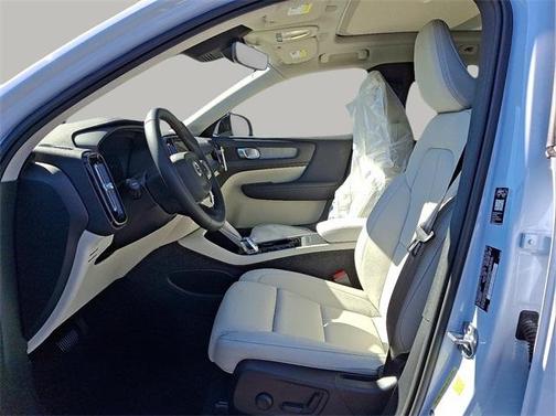 2026 Volvo XC40 B5 Plus