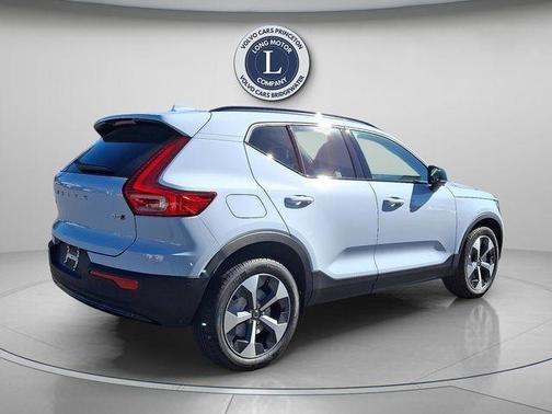 2026 Volvo XC40 B5 Plus