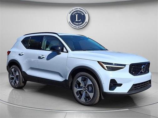 2026 Volvo XC40 B5 Plus