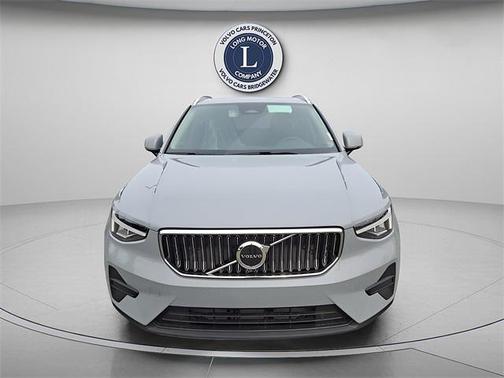 2025 Volvo XC40 B5 Core Bright Theme