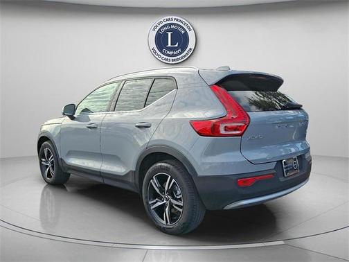 2025 Volvo XC40 B5 Core Bright Theme