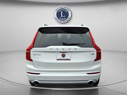 2018 Volvo XC90 T5 Momentum