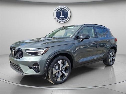 2026 Volvo XC40 B5 Plus