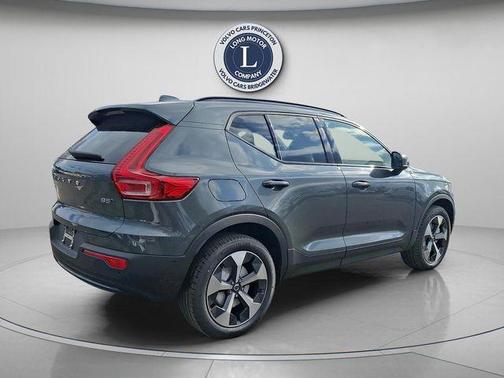 2026 Volvo XC40 B5 Plus