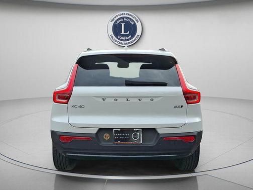 2025 Volvo XC40 B5 Plus Dark Theme