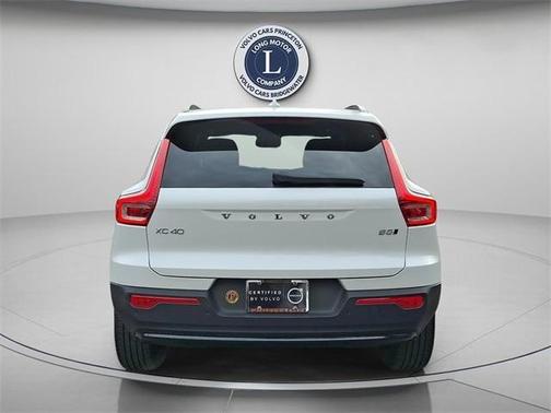 2025 Volvo XC40 B5 Plus Dark Theme