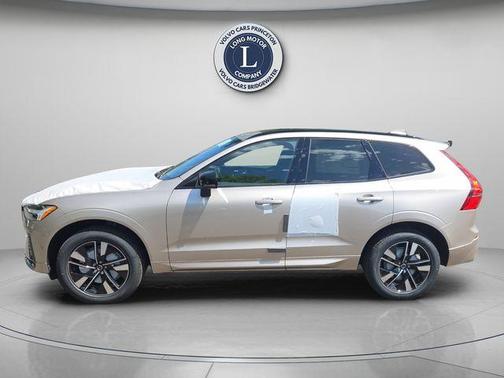 Bright 2026 Volvo XC60 B5 Plus