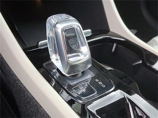2025 Volvo XC40 Ultra Dark Theme