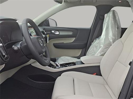 2025 Volvo XC40 Ultra Dark Theme