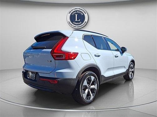 2025 Volvo XC40 B5 Plus Dark Theme