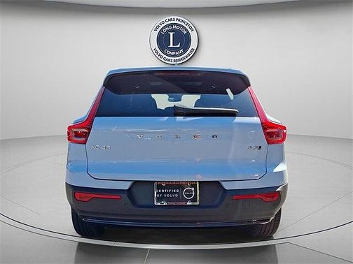 2025 Volvo XC40 B5 Plus Dark Theme