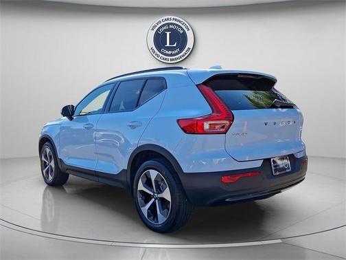 2025 Volvo XC40 B5 Plus Dark Theme