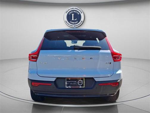 2025 Volvo XC40 B5 Plus Dark Theme