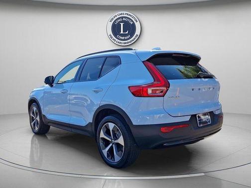 2025 Volvo XC40 B5 Plus Dark Theme
