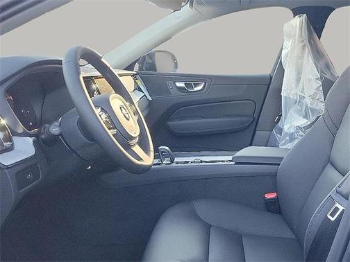 2025 Volvo XC60 Plus