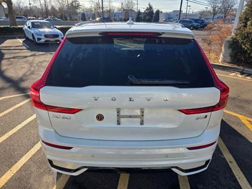 2025 Volvo XC60 B5 Plus