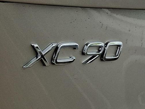 Bright 2026 Volvo XC90 B6 Plus 7-Seater