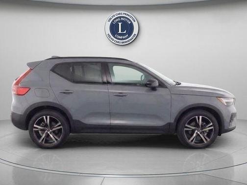 Gray Metallic 2026 Volvo XC40 B5 Core