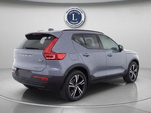 Gray Metallic 2026 Volvo XC40 B5 Core