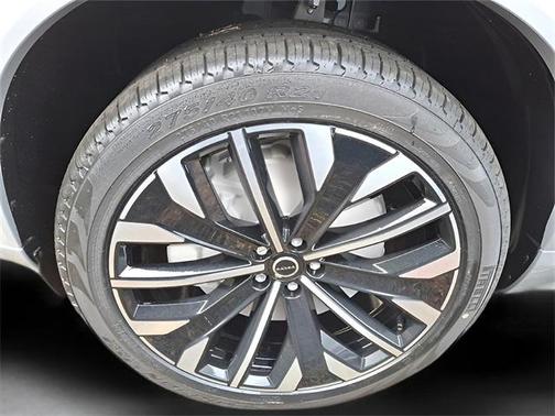 2025 Volvo XC90 Plug-In Hybrid T8 Plus 7-Seater
