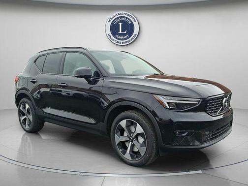 Onyx Black 2026 Volvo XC40 B5 Plus