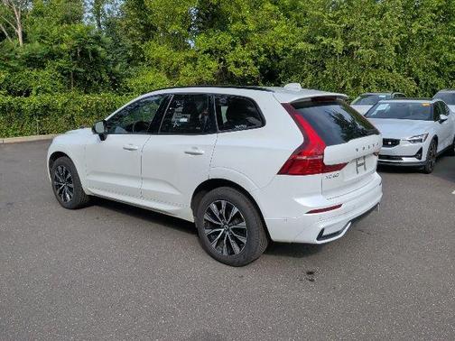 4DR 2025 Volvo XC60 B5 Plus