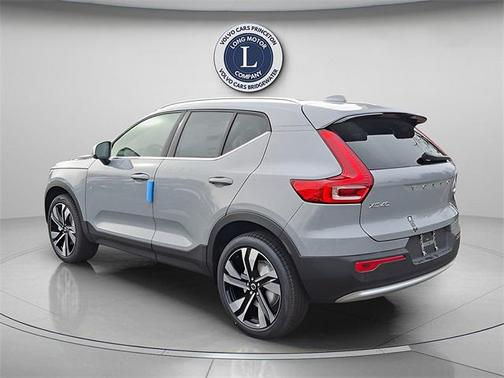 2025 Volvo XC40 Plus Bright Theme