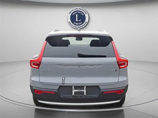 2025 Volvo XC40 Plus Bright Theme