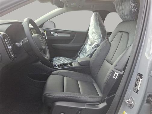2025 Volvo XC40 Plus Bright Theme