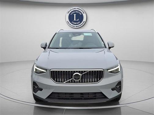 2025 Volvo XC40 Plus Bright Theme