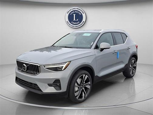 2025 Volvo XC40 Plus Bright Theme