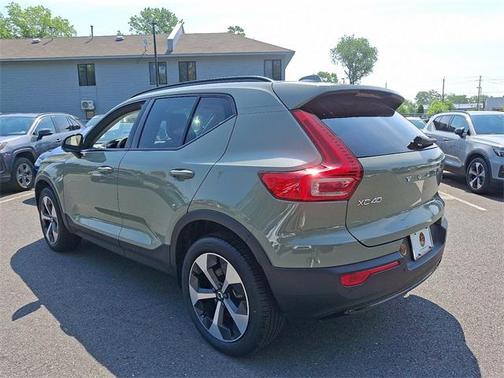 2025 Volvo XC40 B5 Plus Dark Theme
