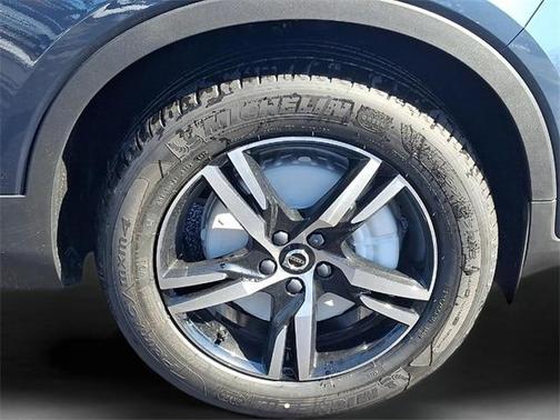 2026 Volvo XC40 B5 Core