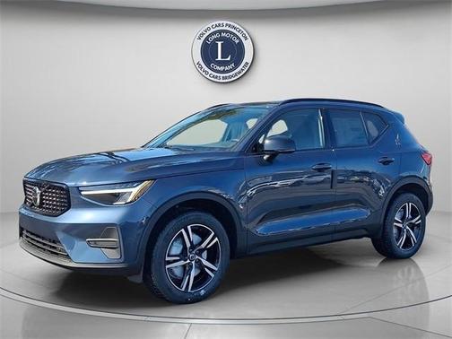 2026 Volvo XC40 B5 Core