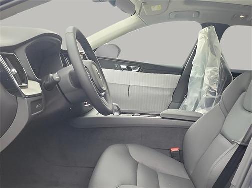 2025 Volvo XC60 Plug-In Hybrid Plus