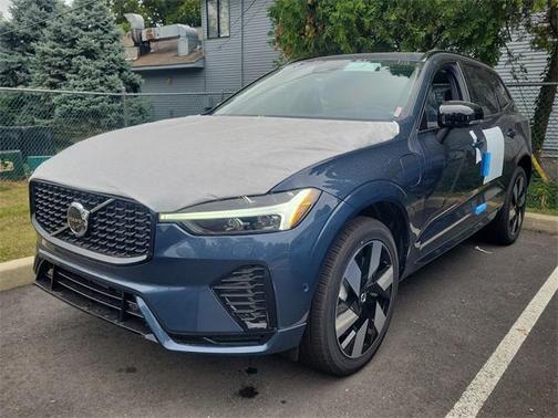 2025 Volvo XC60 Plug-In Hybrid Plus