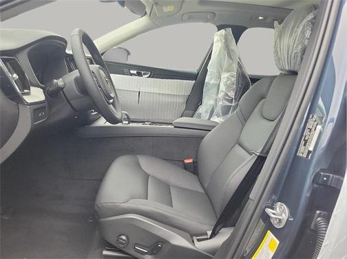 2025 Volvo XC60 Plug-In Hybrid Plus