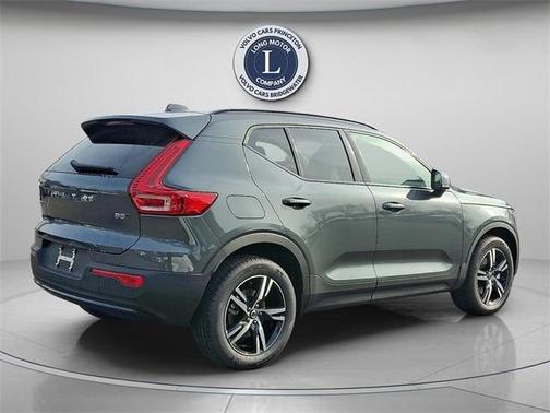 2026 Volvo XC40 B5 Core