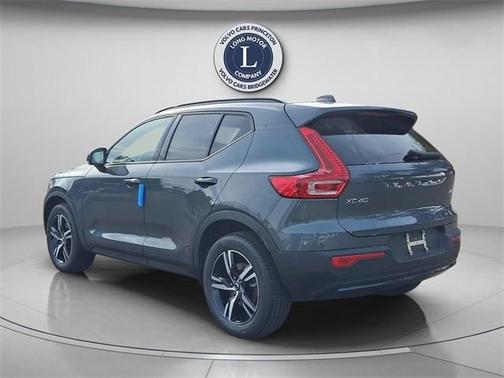 2026 Volvo XC40 B5 Core
