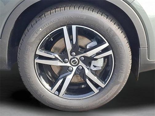 2026 Volvo XC40 B5 Core