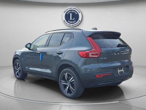 2026 Volvo XC40 B5 Core