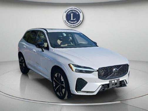 Crystal White Metallic 2026 Volvo XC60 B5 Plus