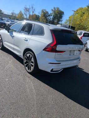 Crystal White Metallic 2026 Volvo XC60 B5 Plus