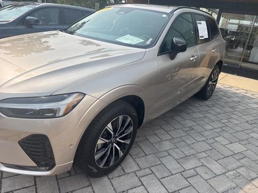2025 Volvo XC60 B5 Plus