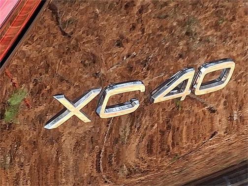 2025 Volvo XC40 B5 Ultra Dark Theme